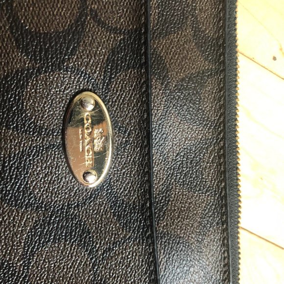 COACH Wristlet - Picture 2 of 4